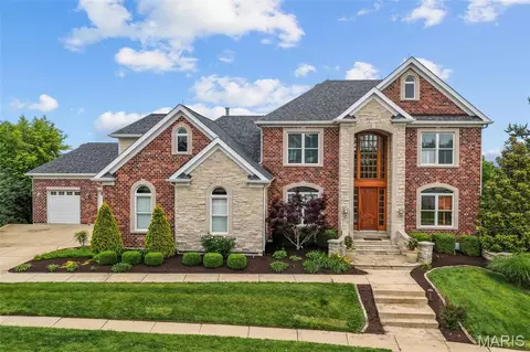 279 Greycliff Bluff Dr, Saint Louis, MO 63129