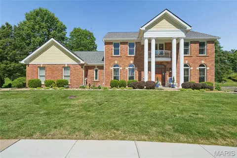 1312 Riverdale Cir, Chesterfield, MO 63005