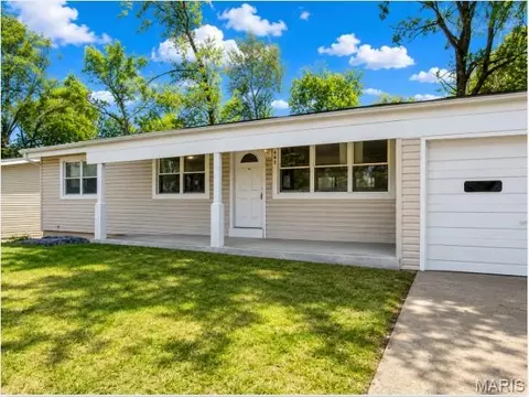 842 Holiday Ave, Hazelwood, MO 63042