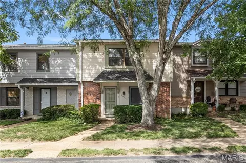 2332 Hidden Meadow Ln, Ballwin, MO 63021