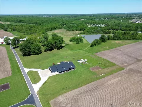 705 S Ethlyn Rd, Moscow Mills, MO 63362