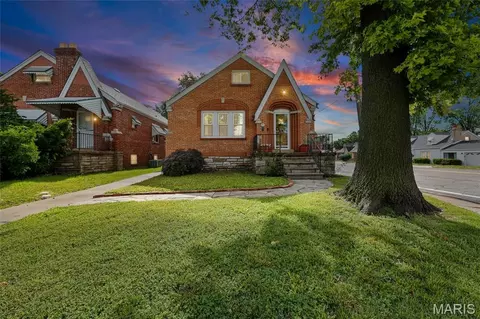 9058 Rosemary Ave, Saint Louis, MO 63123