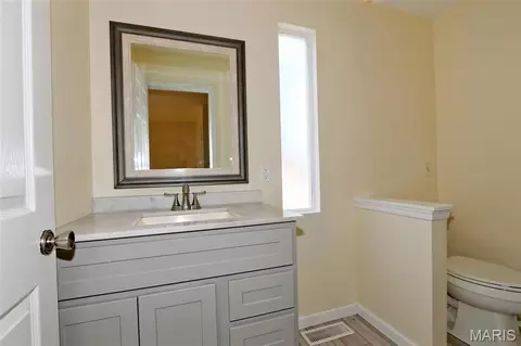 Bath - 607 Garden Leaf Ct, Ballwin, MO 63011 photo 1 of 5