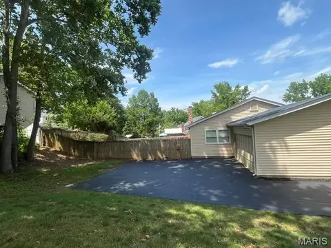 Exterior - 607 Garden Leaf Ct, Ballwin, MO 63011 photo 2 of 5