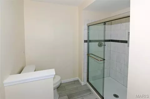 Bath - 607 Garden Leaf Ct, Ballwin, MO 63011 photo 3 of 5
