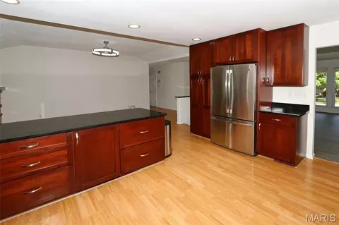 Kitchen - 607 Garden Leaf Ct, Ballwin, MO 63011 photo 4 of 4
