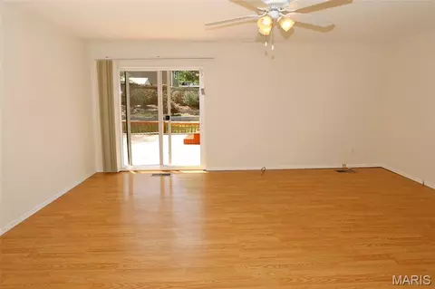 Living - 607 Garden Leaf Ct, Ballwin, MO 63011 photo 8 of 8