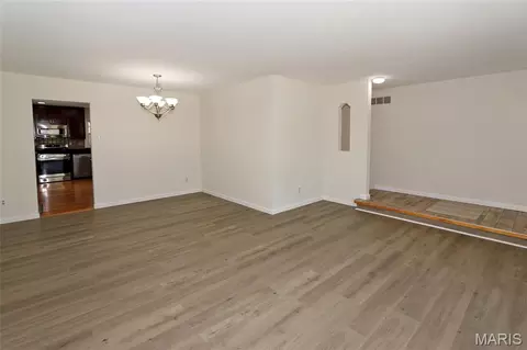Living - 607 Garden Leaf Ct, Ballwin, MO 63011 photo 3 of 8