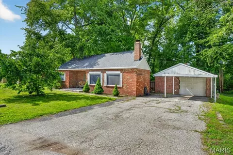 31 Fahey Pl, Belleville, IL 62220