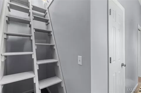 Entry Way - 436 E 3rd St #A, Alton, IL 62002 photo 5 of 7