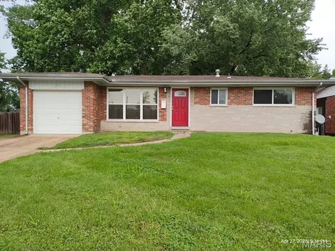 575 Ryan Dr, Florissant, MO 63031