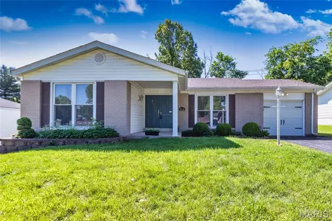 11668 Holly Springs Dr, Saint Louis, MO 63146