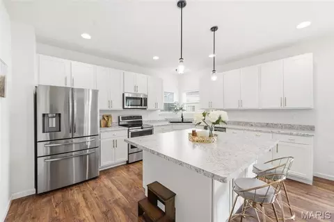 Kitchen - 413 Fox Sedge Ct, O'fallon, MO 63366 photo 3 of 4