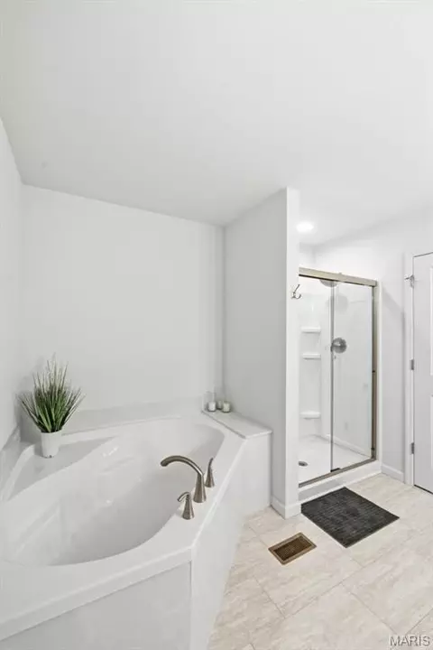 Bath - 413 Fox Sedge Ct, O'fallon, MO 63366 photo 4 of 5