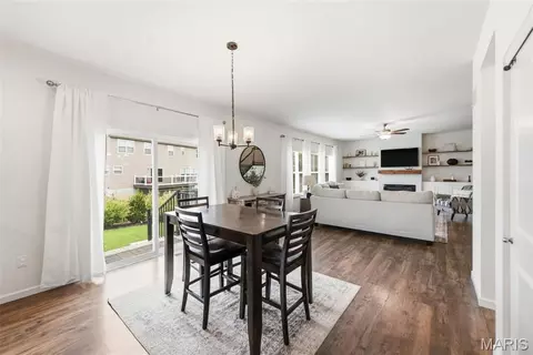 Dining - 413 Fox Sedge Ct, O'fallon, MO 63366 photo 5 of 6