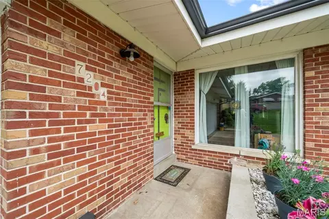 Exterior - 7204 Rockspring Dr, Affton, MO 63123 photo 2 of 10