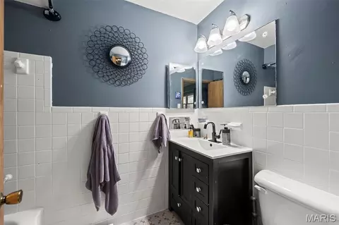 Bath - 7204 Rockspring Dr, Affton, MO 63123 photo 2 of 3