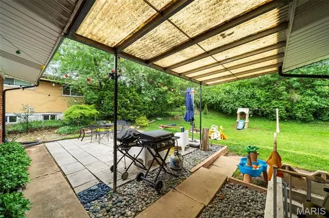 Exterior - 7204 Rockspring Dr, Affton, MO 63123 photo 4 of 10