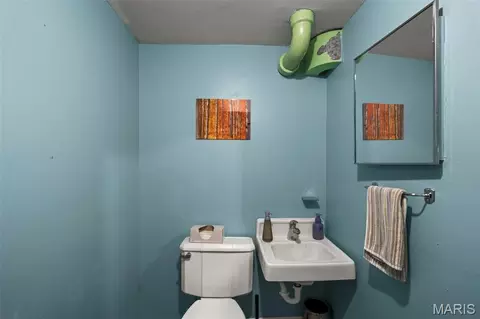 Bath - 7204 Rockspring Dr, Affton, MO 63123 photo 3 of 3