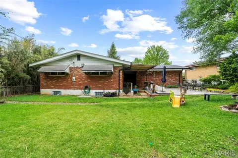 Exterior - 7204 Rockspring Dr, Affton, MO 63123 photo 7 of 10