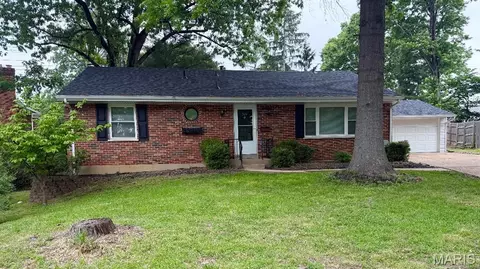 1171 Ascot Ln, Saint Louis, MO 63122