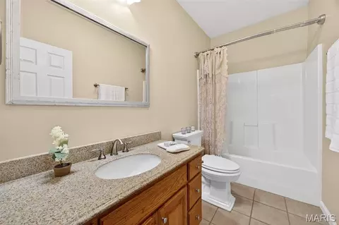 Bath - 51 Parkview Ln, Troy, MO 63379 photo 2 of 5