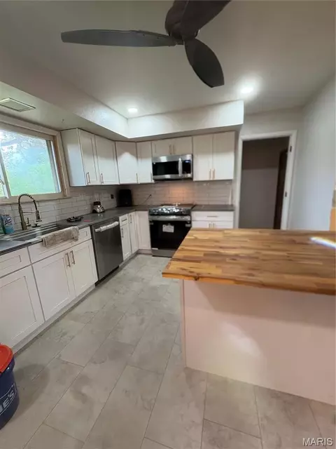 5144 Wallingford Dr, Saint Louis, MO 63121