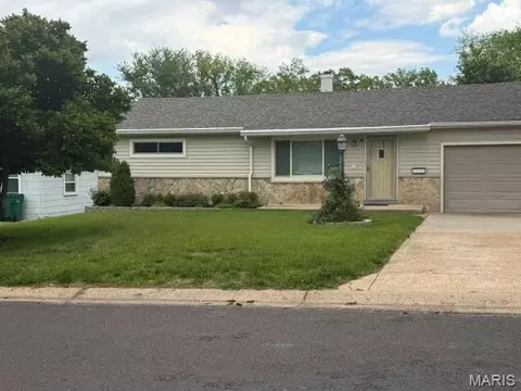 422 Barron Ln, Webster Groves, MO 63119