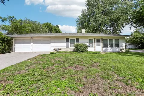 452 S 6th St, Caseyville, IL 62232