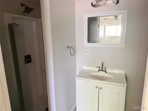 Bath - 446 Kathryn Dr, Arnold, MO 63010 photo 1 of 2