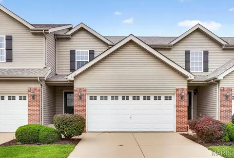 816 Foxgrove Dr, Fairview Heights, IL 62208