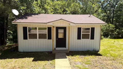 706 High St, Marble Hill, MO 63764