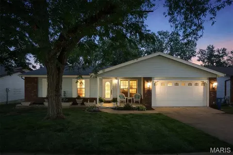 6021 Bissonnet Ct, Saint Louis, MO 63129