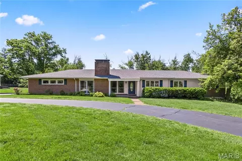 11546 Conway Rd, Saint Louis, MO 63131