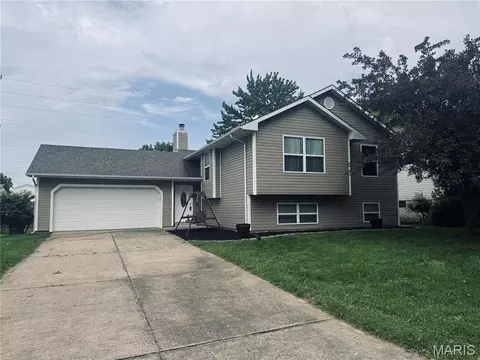 1145 Claycrest Cir, Saint Charles, MO 63304