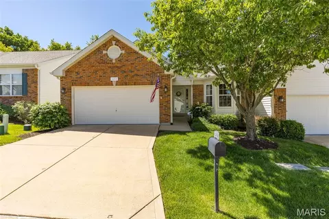 3242 Woodridge Center Pkwy, Saint Louis, MO 63129