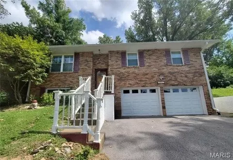 104 Pyramid Dr, Belleville, IL 62223