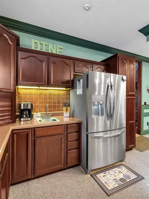 Kitchen - 245 Chickadee Ln, Sullivan, MO 63080 photo 8 of 10