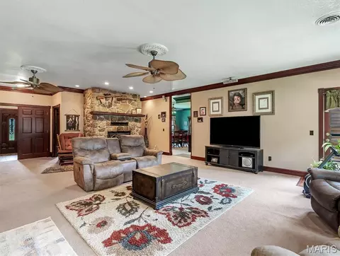 Living - 245 Chickadee Ln, Sullivan, MO 63080 photo 2 of 3