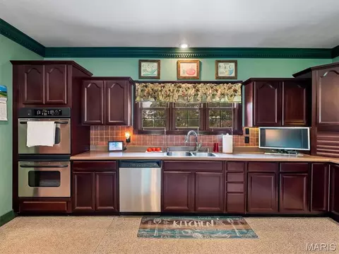 Kitchen - 245 Chickadee Ln, Sullivan, MO 63080 photo 4 of 10