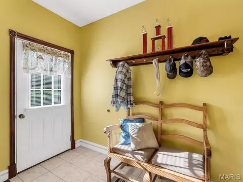 Entry Way - 245 Chickadee Ln, Sullivan, MO 63080 photo 7 of 7