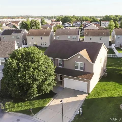 205 Greenleaf Cir, Belleville, IL 62221