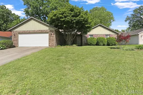 1841 Spruce Hill Dr, Belleville, IL 62221