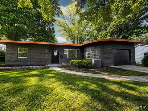 1610 Berkley Ln, Belleville, IL 62226