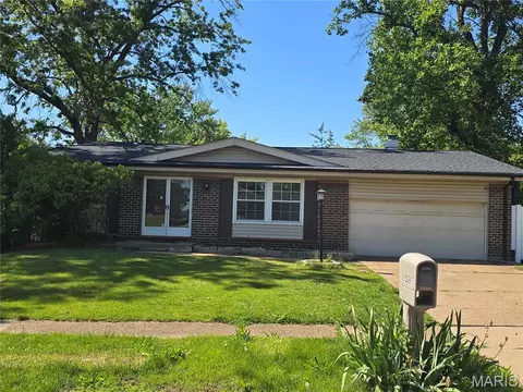 4303 Caracalla Dr, Florissant, MO 63033