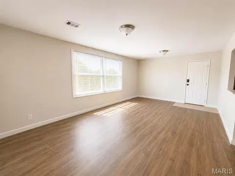 Living - 118 Paul Ave, Ferguson, MO 63135 photo 1 of 1