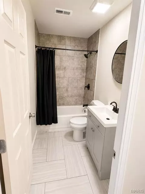 Bath - 118 Paul Ave, Ferguson, MO 63135 photo 1 of 1