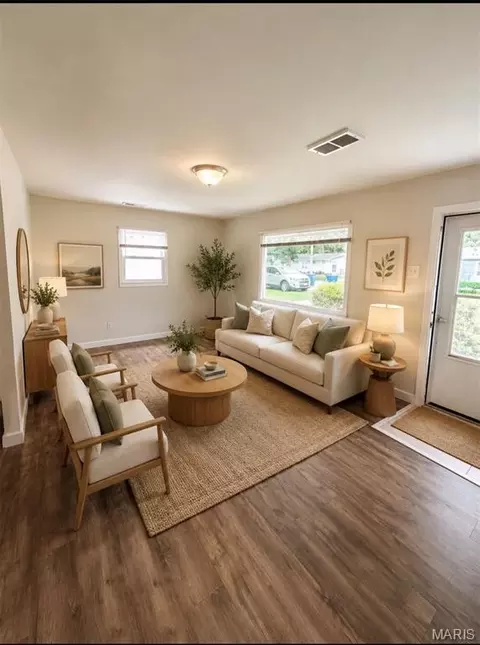 118 Paul Ave, Ferguson, MO 63135