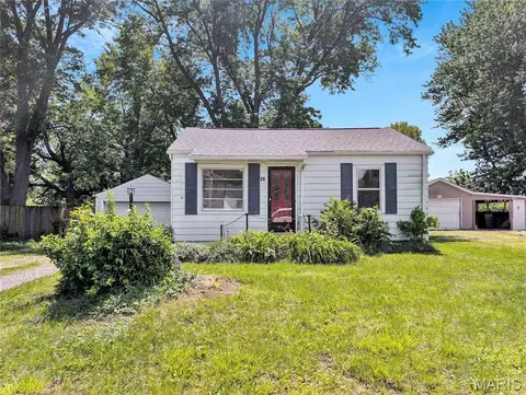 26 Fairway Dr, Fairview Heights, IL 62208