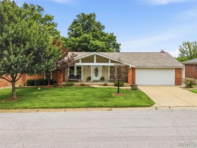 512 Meadow Green Pl, Saint Louis, MO 63141